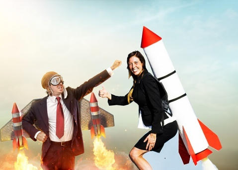 Mann und Ffrau mit Rakete